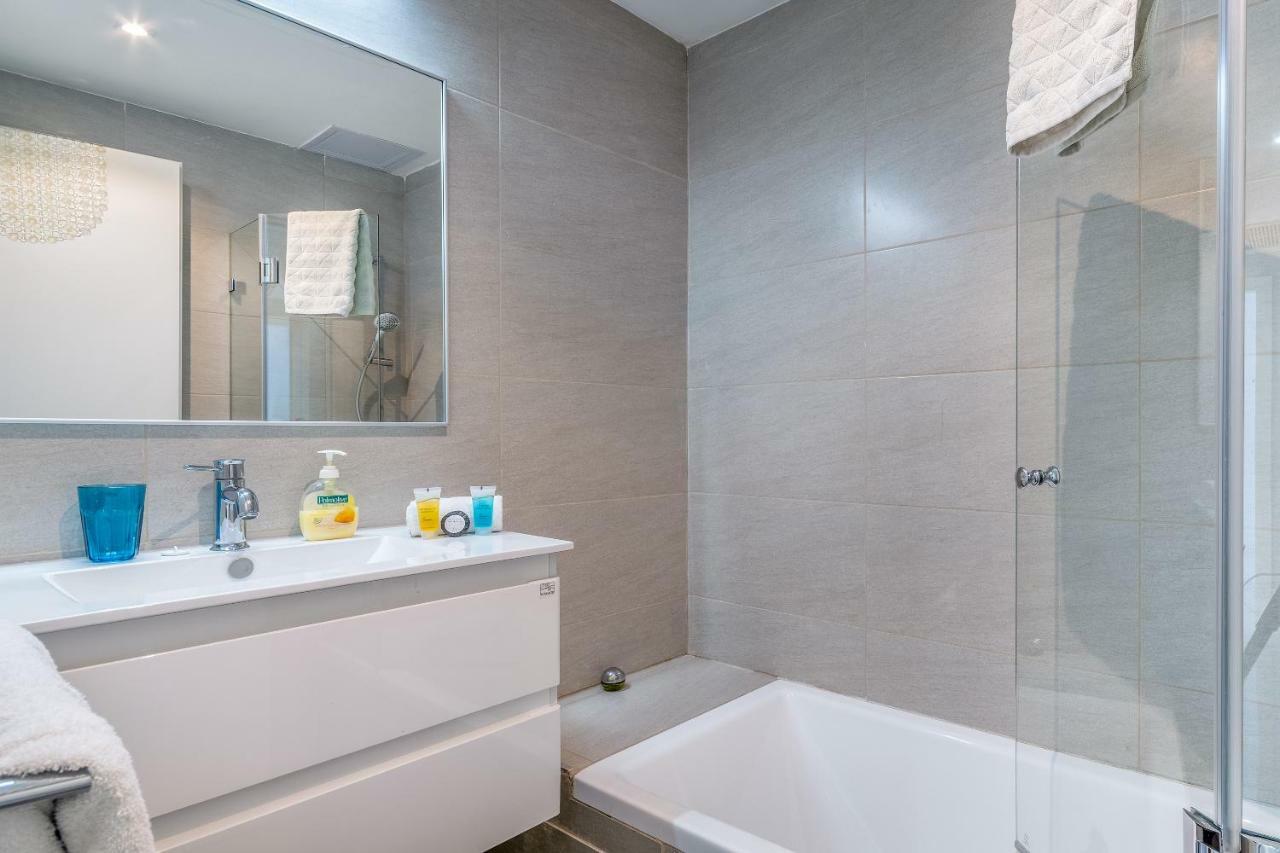 Beautiful Sunny 3 Bedrooms In Font Of The Beach Tel Aviv-Jaffa Exterior foto
