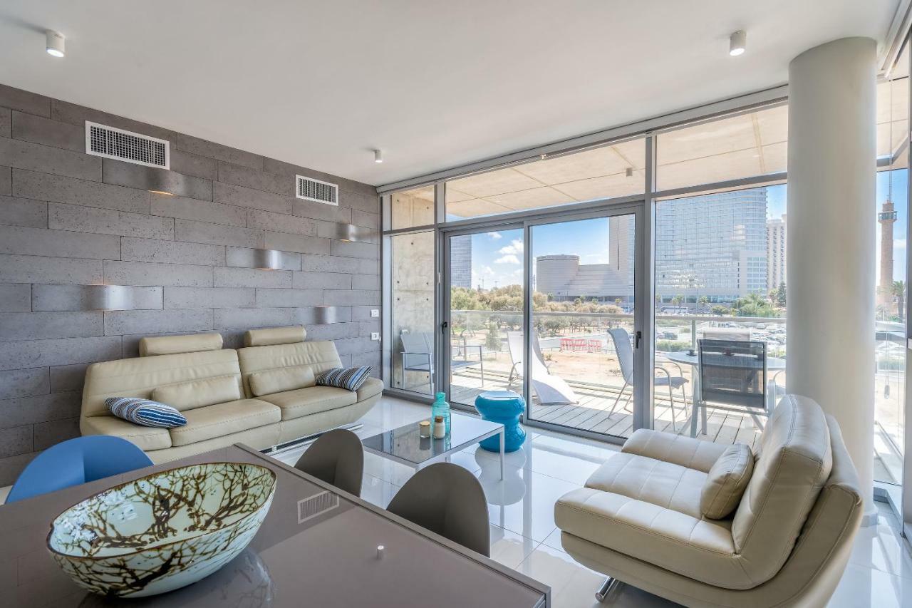 Beautiful Sunny 3 Bedrooms In Font Of The Beach Tel Aviv-Jaffa Exterior foto