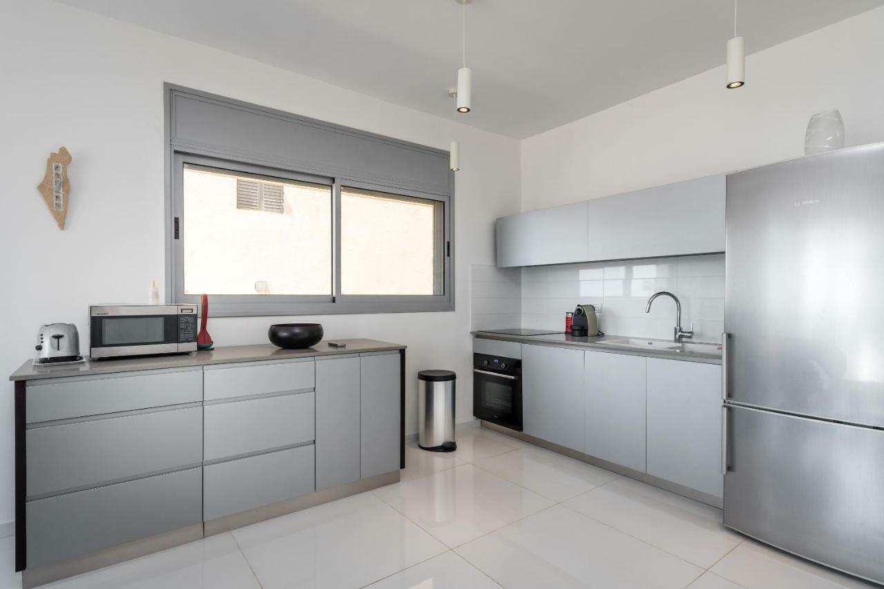 Beautiful Sunny 3 Bedrooms In Font Of The Beach Tel Aviv-Jaffa Exterior foto